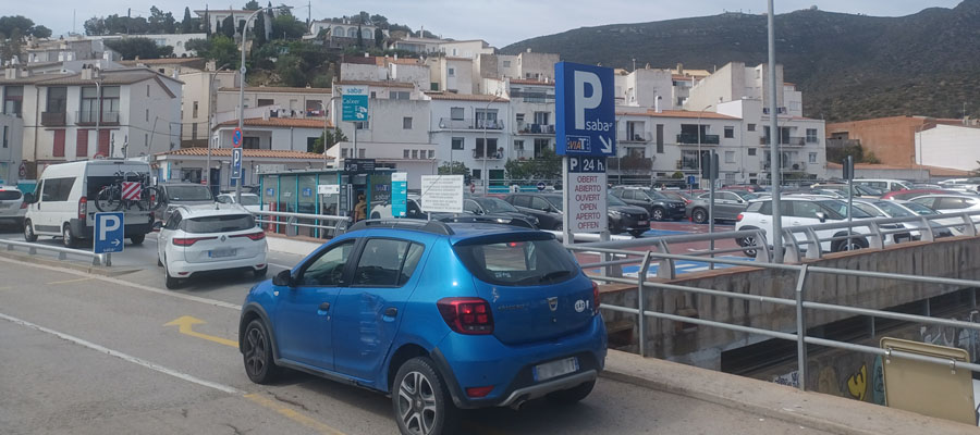 le parking principal de Cadaqués